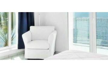 Italia Privát Fertilia, Exterior